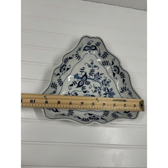Vintage Blue Danube (Japan) Blue Onion Triangular Shaped Vegetable Serving Bowl - Picture 3 of 4